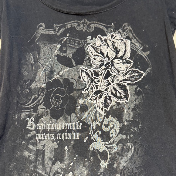 Stranded Black Tee with Floral Design - Picture 3 of 4